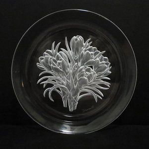 Hoya Crystal Etched Plate Flower of The Month February Crocus Signed T Yamamoto